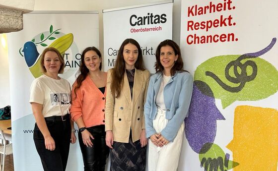Point of Ukraine-Leiterin Catherine Spöck (re.) mit den Mitarbeiterinnen Yevheniia Prots, Viktoriia Mausz und Oksana Kuzo (v. l.)